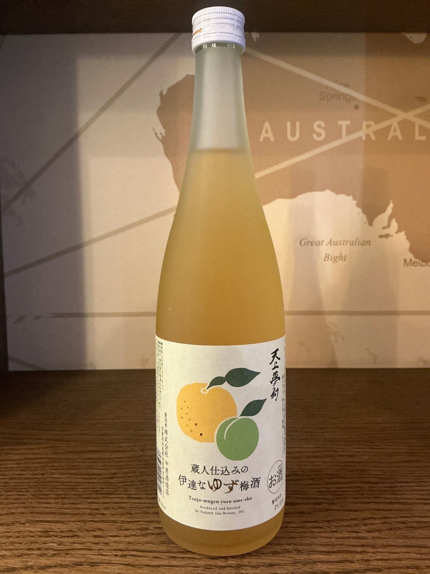 Tenjo Mugen Date na Yuzu Ume-shu artisanal fruit sake bottle with yuzu and ume illustrations, premium limited edition Dutch.