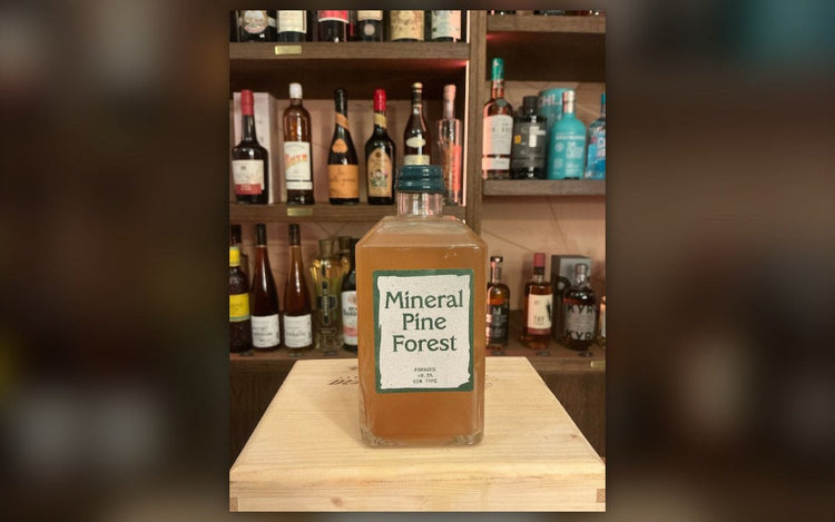 Bottle of Mineral Pine Forest alcohol-free gin alternative at Daan's Drinks