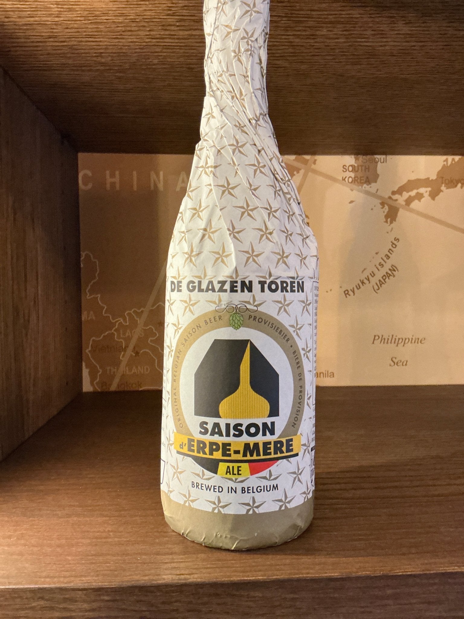 De Glazen Toren Saison d’Erpe-Mere farmhouse ale bottle with white and gold botanical design, small batch craft beer from.