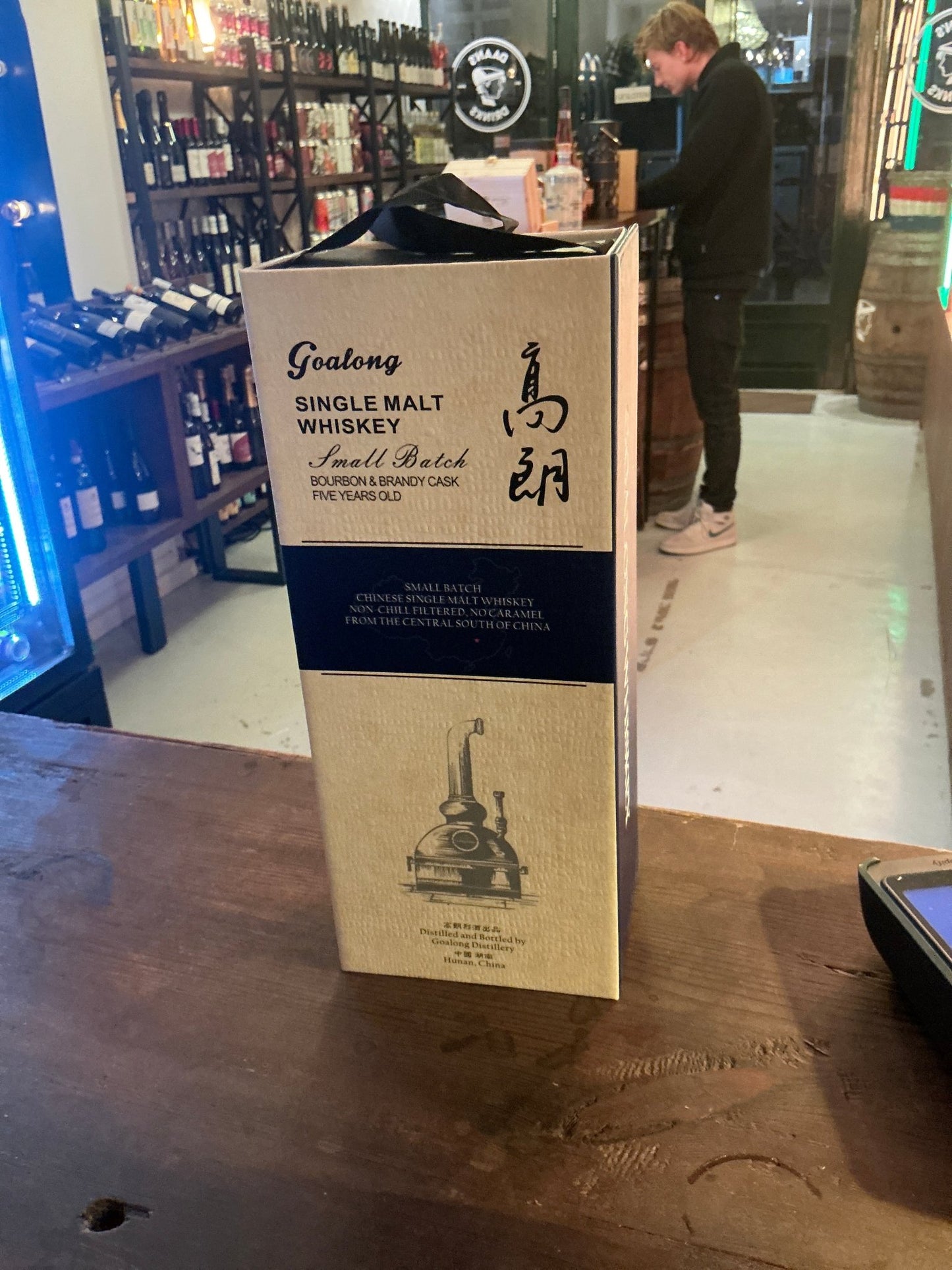 Goalong Single Malt Whisky bottle and premium gift box featuring artisan Chinese whiskey with aged, distilled, and spiced.