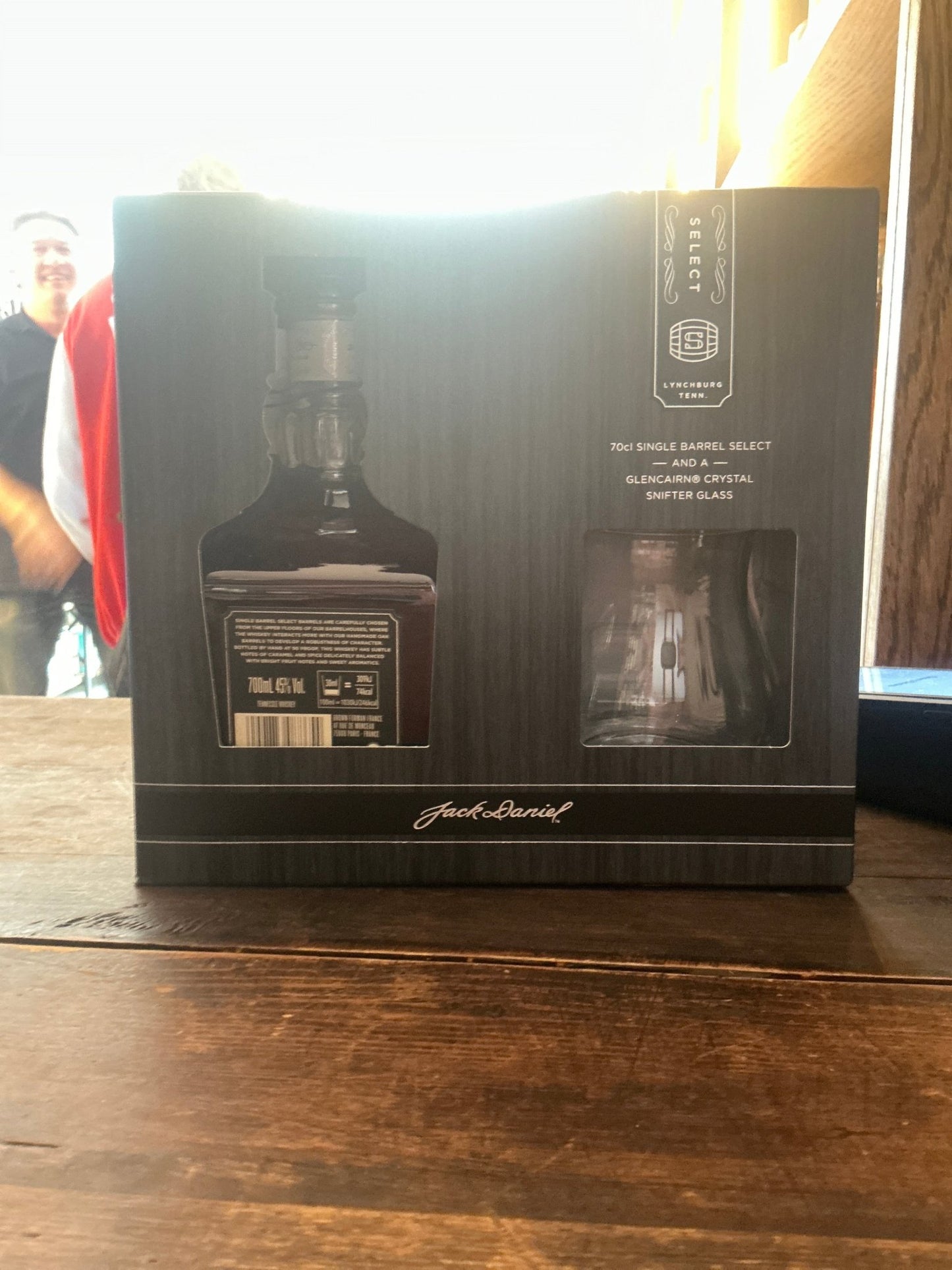 Jack Daniels Single Barrel Select premium Tennessee whisky gift pack with aged bourbon bottle and branded glass in black box.