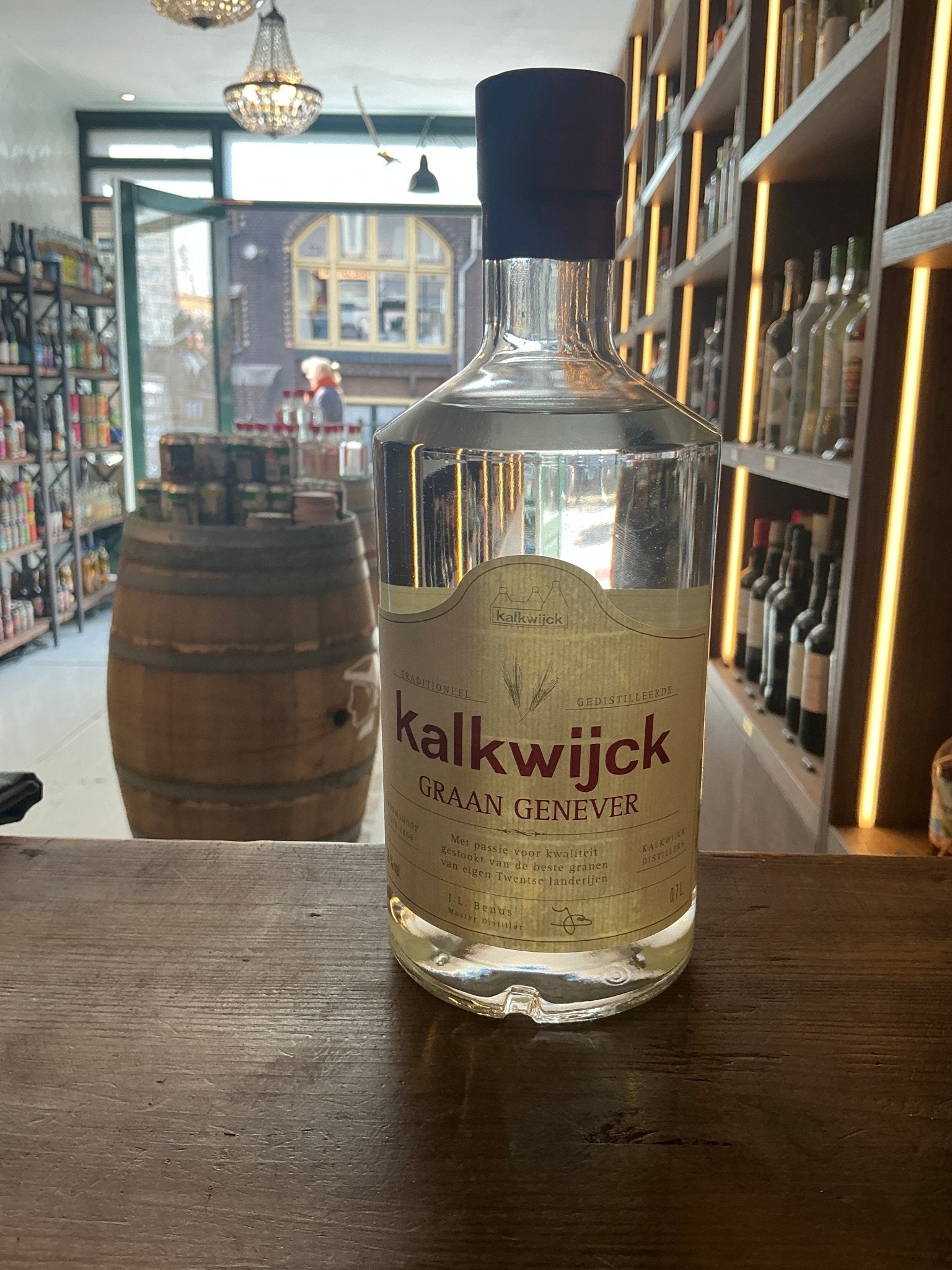 Kalkwijck Jonge Genever 70cl clear glass bottle with cream label featuring botanical illustration, premium Dutch distilled.