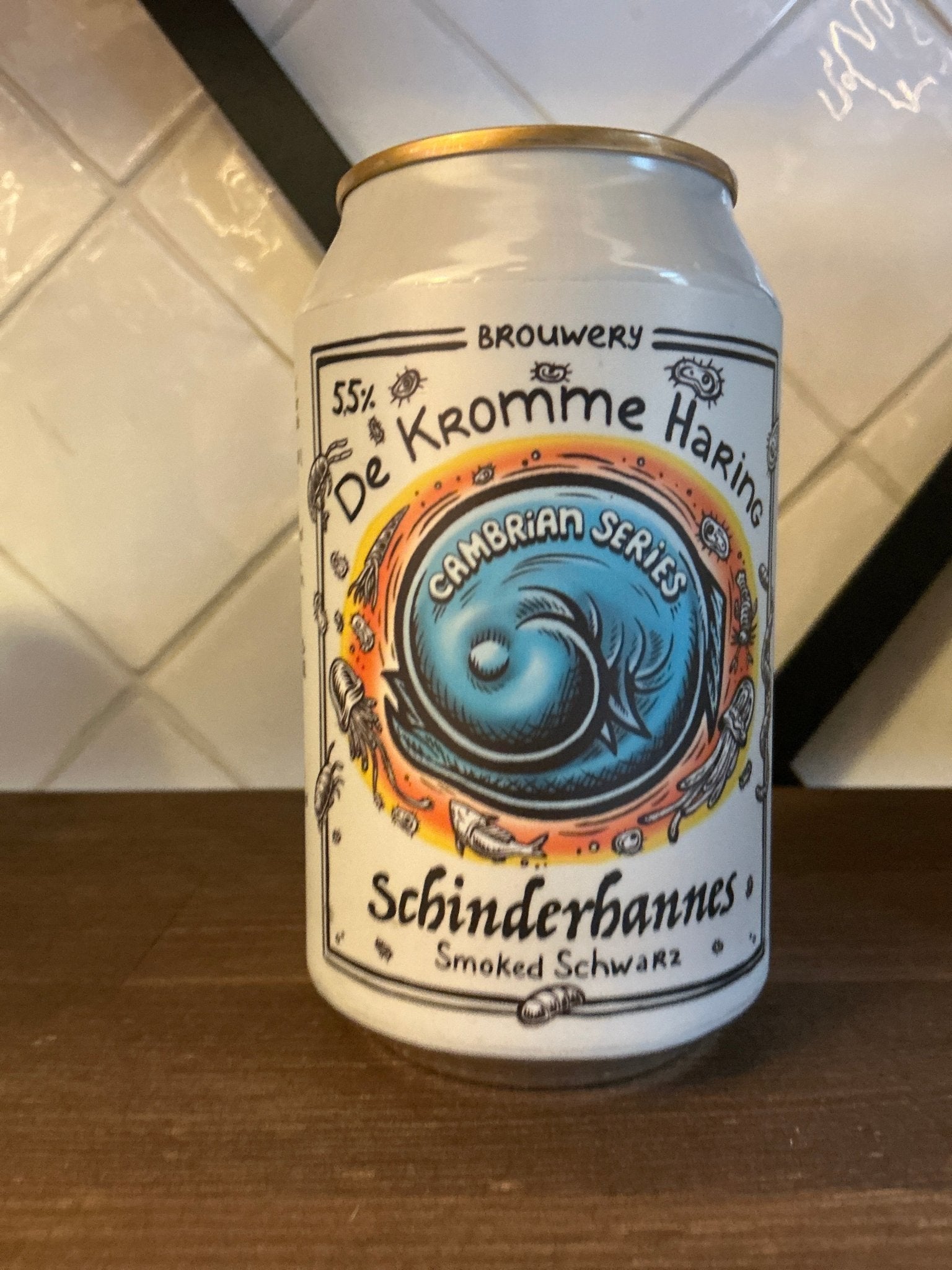 White can of Kromme Haring Schinderhannes smoked Schwarzbier craft beer with blue swirl logo and Dutch artisan branding.