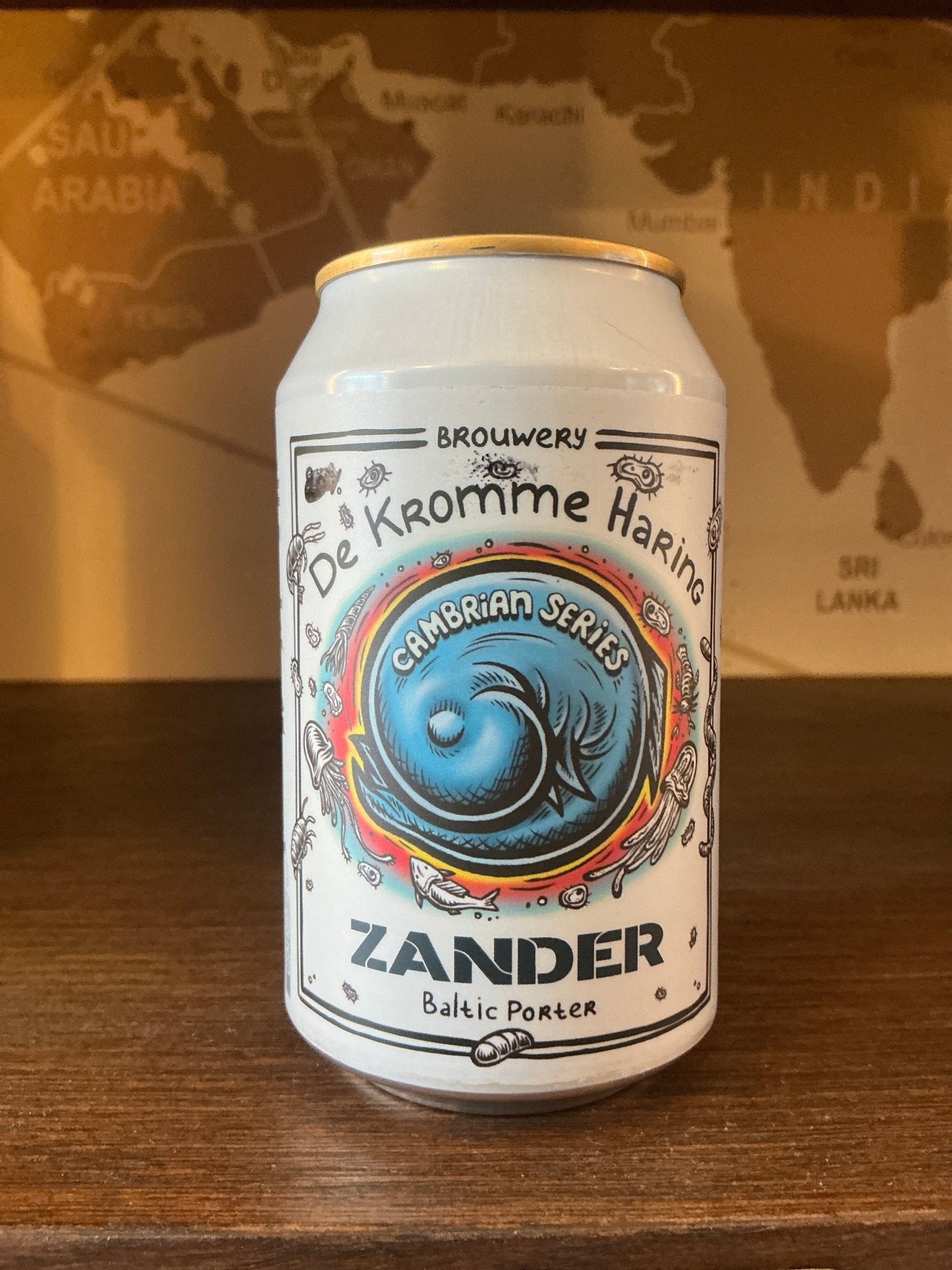 Kromme Haring Zander Baltic Porter can with blue fish logo, Dutch artisanal limited edition craft beer label.