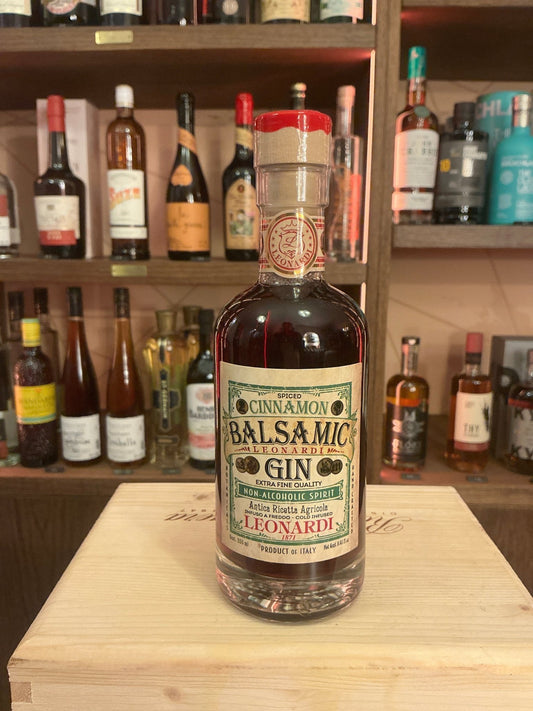 Leonardi Balsamico Cinnamon non-alcoholic gin bottle with botanical spiced label, premium artisan Dutch spirit.