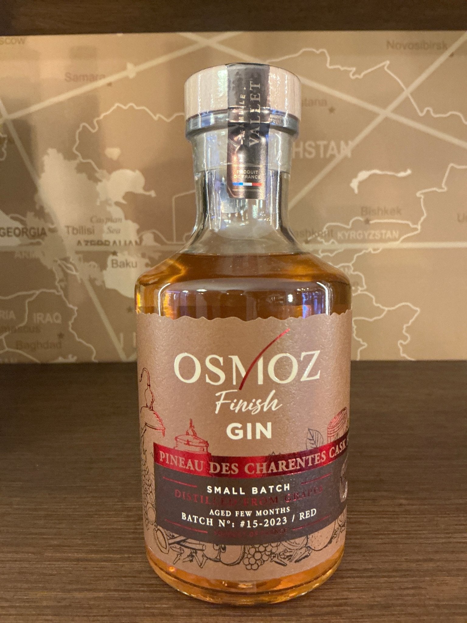 Ozmoz Pineau des Charentes Cask Finish artisanal Dutch gin in premium 50cl bottle with copper cap and craft label.