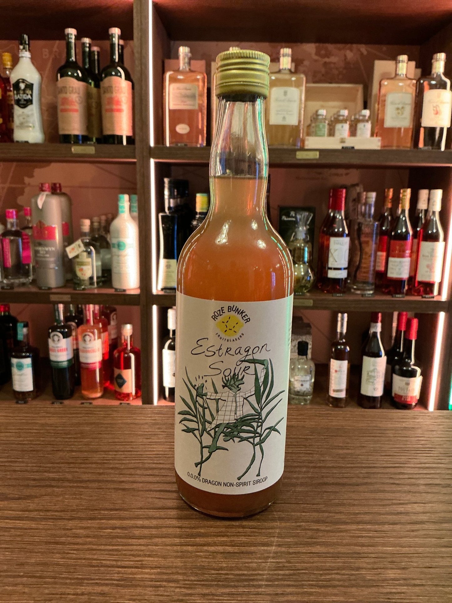 Roze Bunker Estragon Sour cordial bottle with botanical illustration, premium artisan Dutch small-batch spirit.