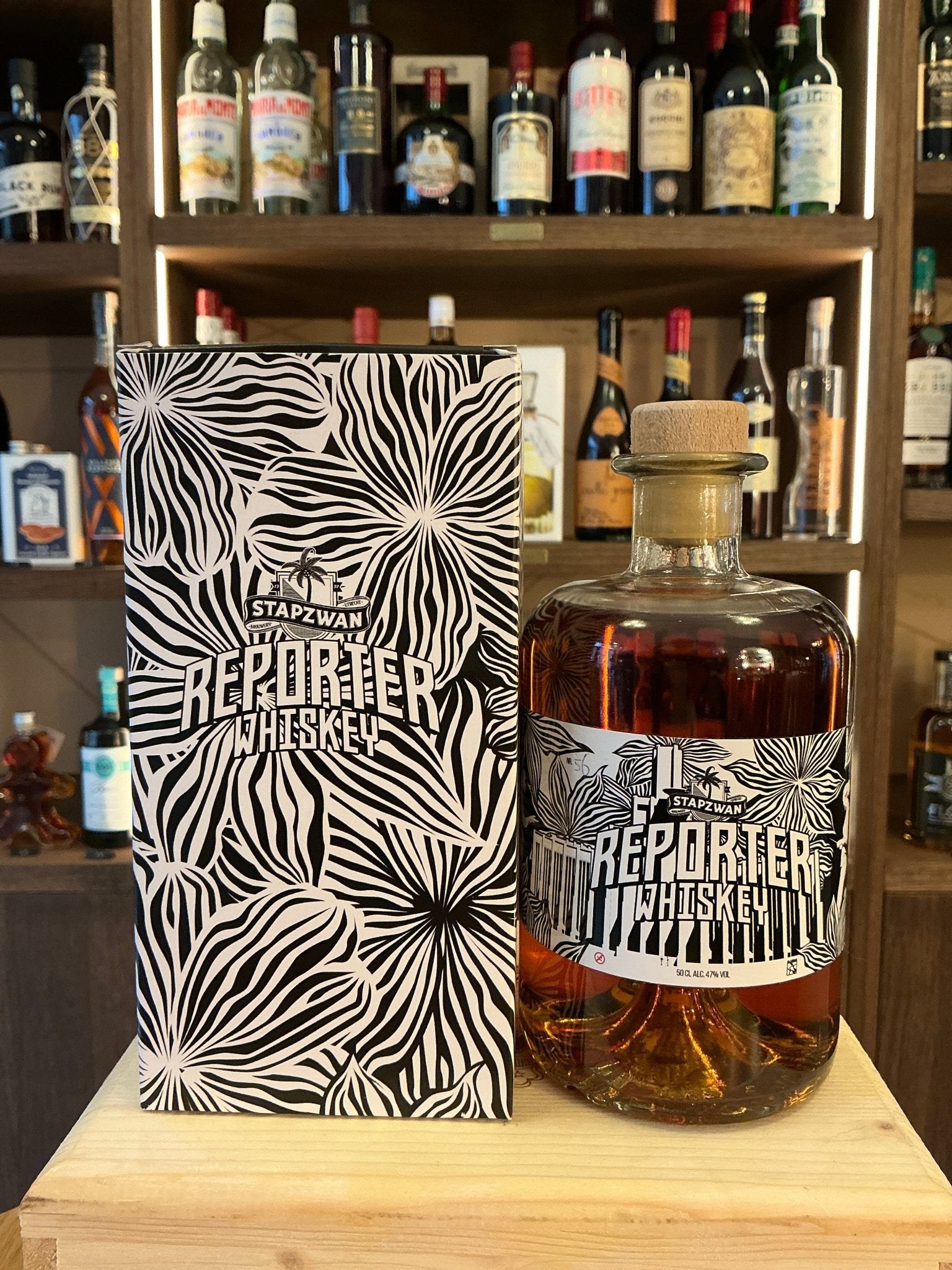 Stapzwan Reporter Whiskey small batch blended malt Dutch whisky bottle with black and white botanical patterned box and.