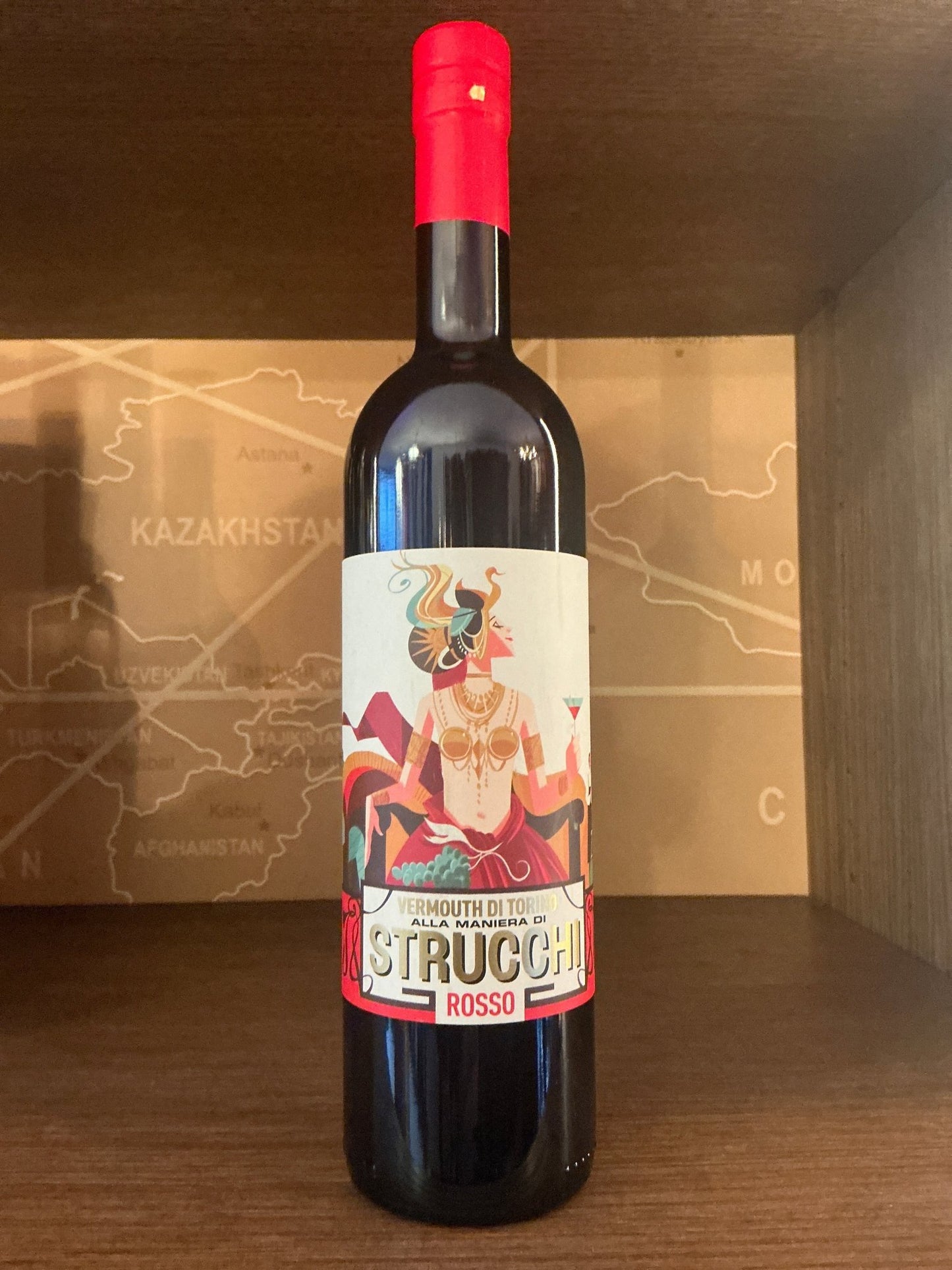Strucchi Vermouth Rosso bottle with vibrant, artisanal label and red foil cap, premium Dutch craft limited edition gift.