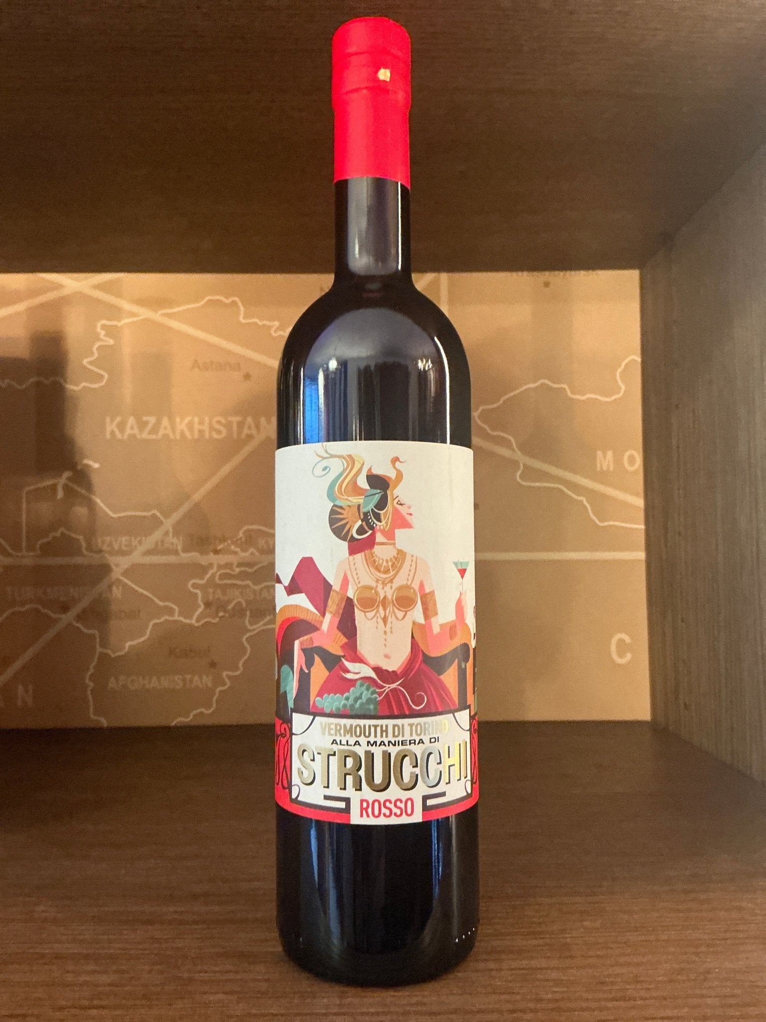 Strucchi Vermouth Rosso bottle with vibrant, artisanal label and red foil cap, premium Dutch craft limited edition gift.